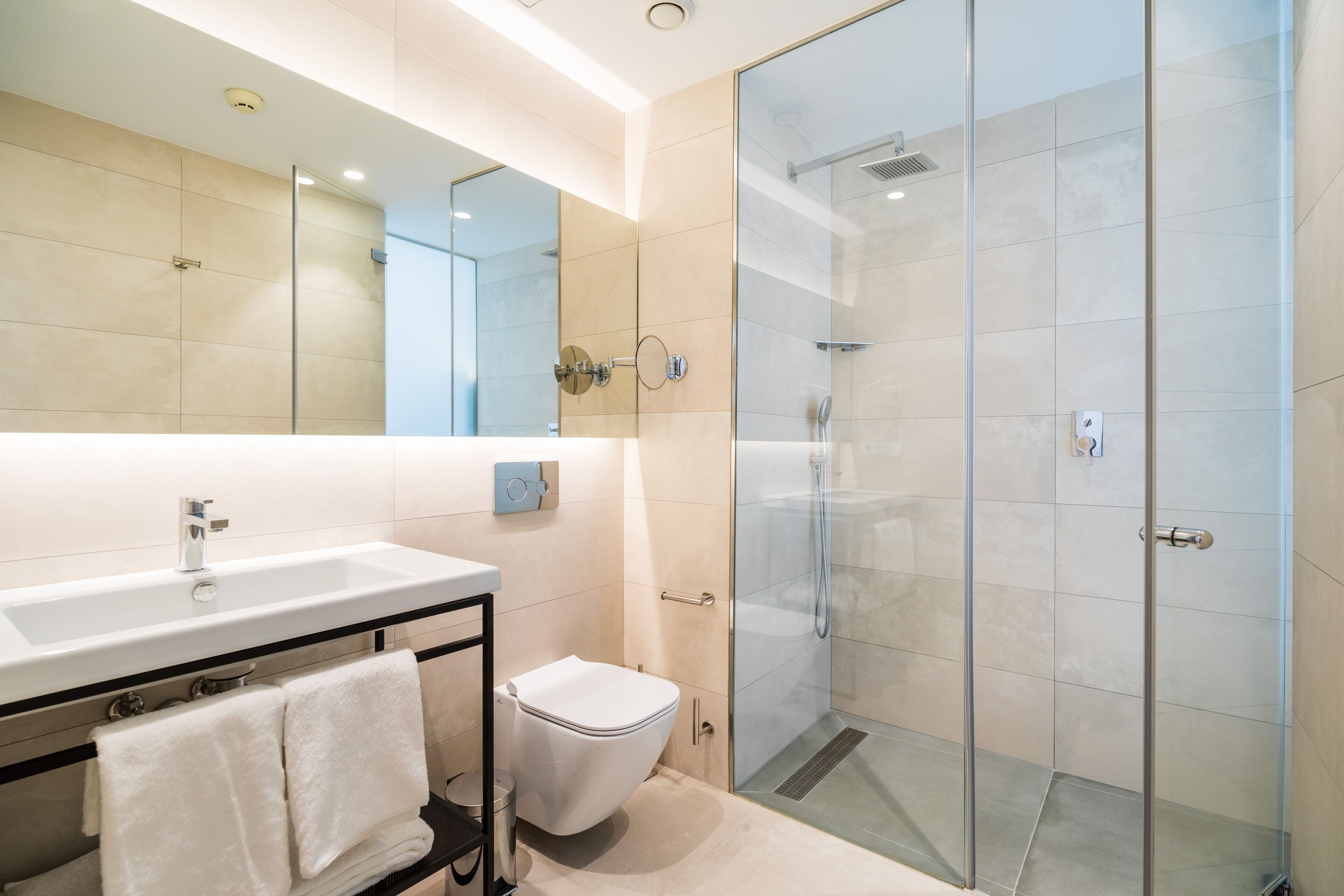 shower, rainfall showerhead, free toiletries, hair dryer