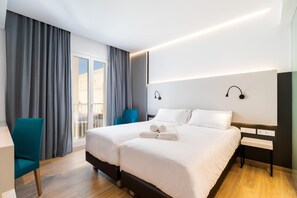 Ropa de cama de alta calidad, edredones de plumas, minibar y caja fuerte