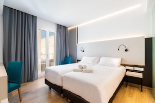 Ropa de cama de alta calidad, edredones de plumas, minibar y caja fuerte