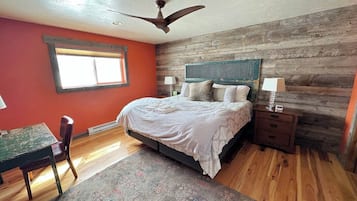 5 bedrooms, desk, free WiFi, bed sheets