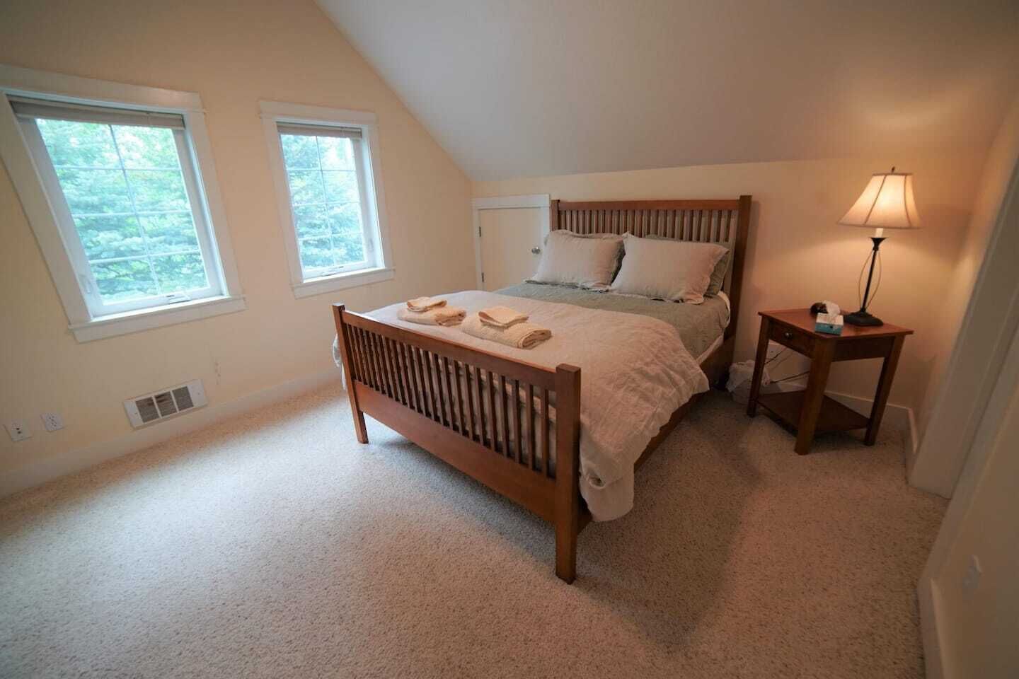 3 habitaciones, tabla de planchar con plancha y cuna de viaje 