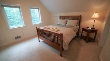 3 habitaciones, tabla de planchar con plancha y cuna de viaje