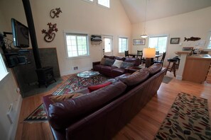 TV, fireplace, DVD player - Family Home in Driggs near Targhee with Hot Tub & A/C (Driggs)