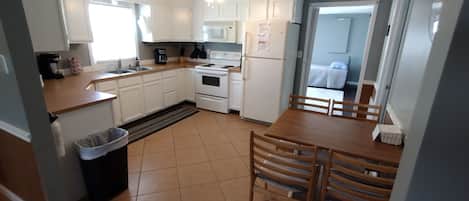 Refrigerador, microondas, horno y lavavajillas