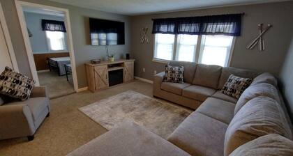 Neat,clean relaxed atmosphere located just outside of town .