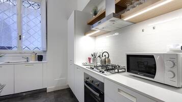 Apartment, 2 Bedrooms | Private kitchen | Fridge, microwave, oven, stovetop