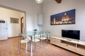 Mamo Florence - Terzo 3 Bedrooms Apartment | Area soggiorno | TV LCD