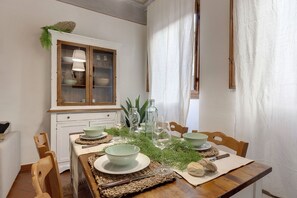 Appartement, 1 slaapkamer | Dineren in de kamer