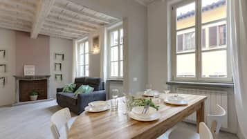 Apartment, 3 Bedrooms | In-room dining