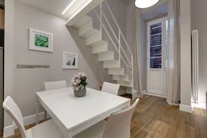 منطقة تناول الطعام للأزواج