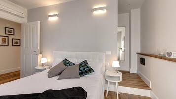 Apartamento, 2 quartos | Wi-Fi de cortesia, roupa de cama