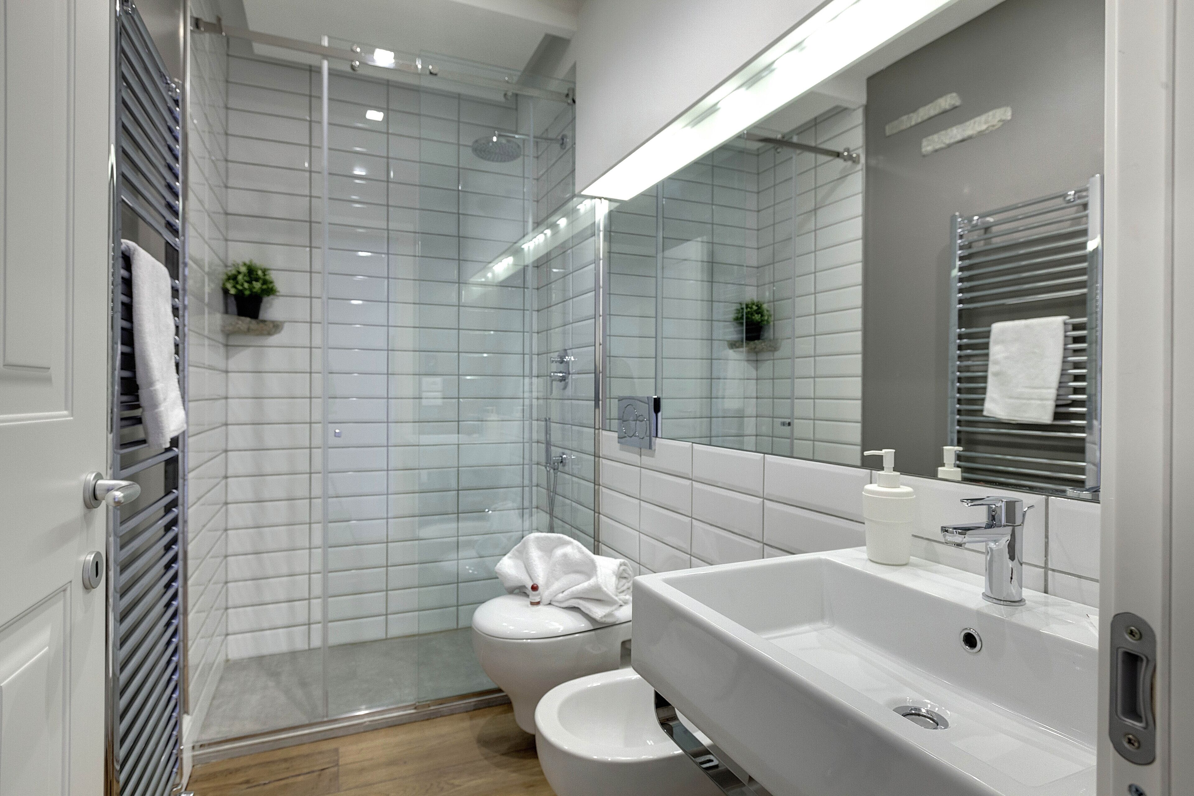 Apartment, 2 Bedrooms | Bathroom | Shower, rainfall showerhead, free toiletries, hair dryer