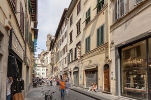 A narrow street lined with buildings, including a hotel with a visible sign. - Mamo Florence – Neri22 Apartments (Florence)