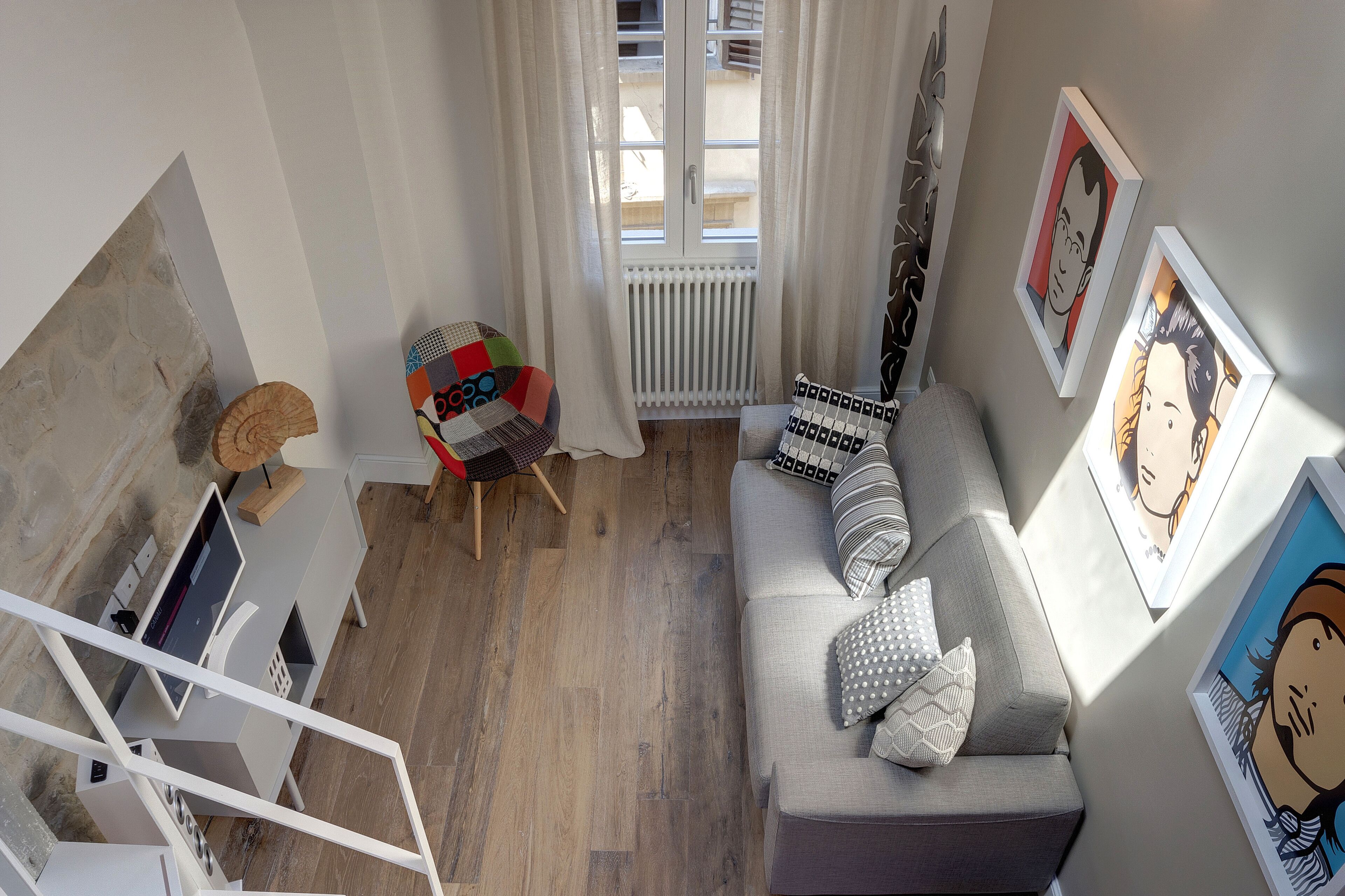 Apartamento, 2 habitaciones | Zona de estar | Una televisión LCD