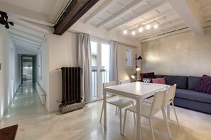 Appartement, 2 chambres | Salle à manger