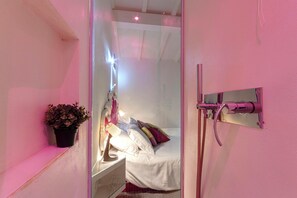 Apartment, 2 Bedrooms | Bathroom | Shower, rainfall showerhead, free toiletries, hair dryer - Mamo Florence – Victor Apartment (Florence)