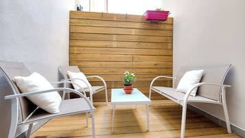 One Bedroom Apartment with Terrace | Terrasse/Patio