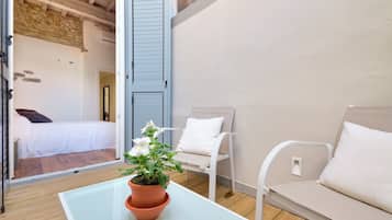 One Bedroom Apartment with Terrace | Terrasse/Patio