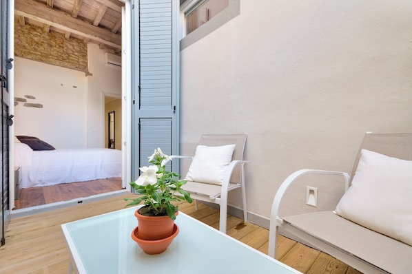 One Bedroom Apartment with Terrace | Terrace/patio