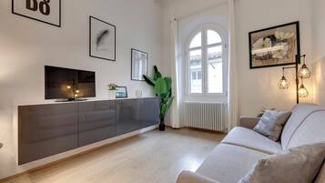 Apartment, 2 Schlafzimmer | Wohnbereich | LCD-Fernseher
