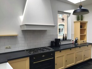 Fridge, microwave, oven, stovetop - Authentic house (6p) in prime location near Maastricht (Eijsden)