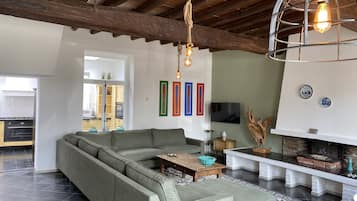 TV, fireplace, offices