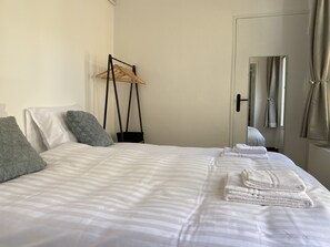 2 bedrooms, WiFi, bed sheets - Authentic ground floor apartment (6p) near Maastricht (Eijsden)