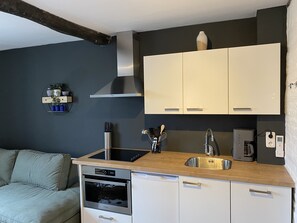 Fridge, microwave, oven, stovetop - Authentic stay (6p) in toplocation near Maastricht (Eijsden)