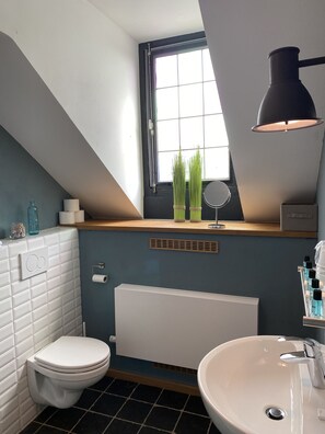 Bruser, hårtørrer, håndklæder