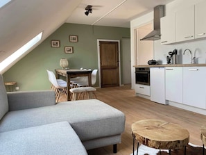 TV, streaming services, offices - Atmospheric apartment (5p) in toplocation near Maastricht (Eijsden)