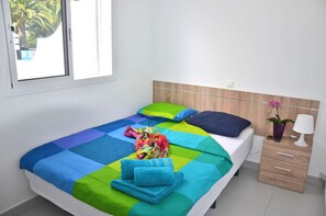 3 slaapkamers, een strijkplank/strijkijzer, reisbedje, gratis wifi