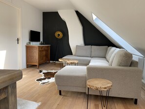 TV, offices - Authentic cozy group stay (7p) near Maastricht (Eijsden)