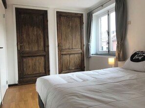4 bedrooms, WiFi, bed sheets - Authentic luxury group stay (10p) near Maastricht (Eijsden)