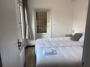 4 bedrooms, WiFi, bed sheets