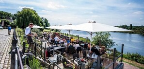 Outdoor dining - Authentic luxury group stay (10p) near Maastricht (Eijsden)