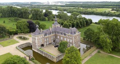 Authentic luxury group stay (10p) near Maastricht