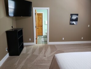 2 bedrooms, desk, iron/ironing board, free WiFi