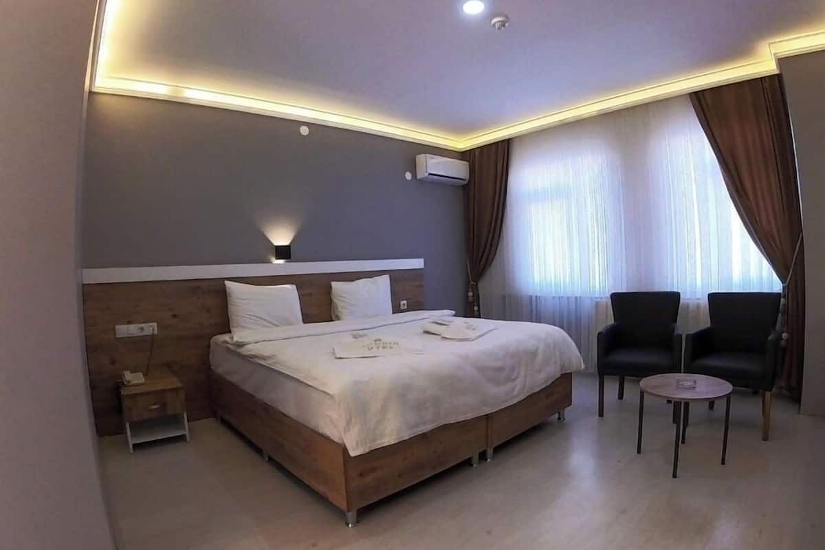 Standard Tek Büyük veya İki Ayrı Yataklı Oda | Masa, ücretsiz kablosuz İnternet, çarşaf takımı