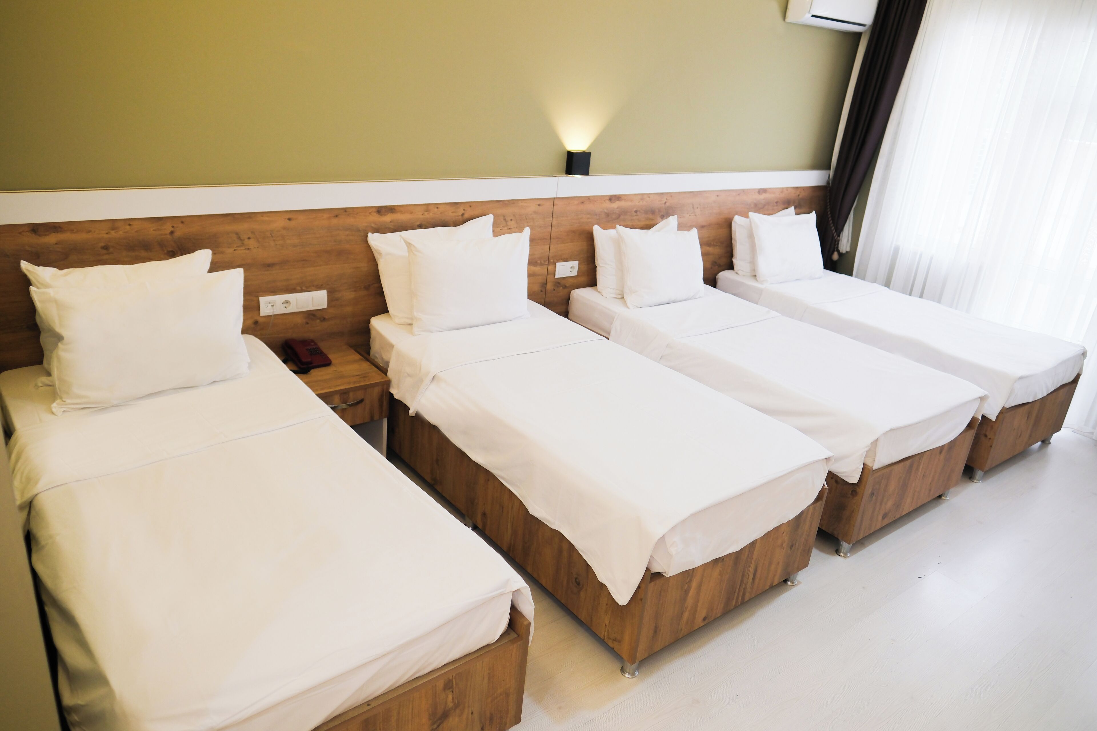 مكتب وواي فاي مجانًا وملاءات أسرّة