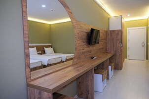 Standard Quadruple Room | Desk, free WiFi, bed sheets