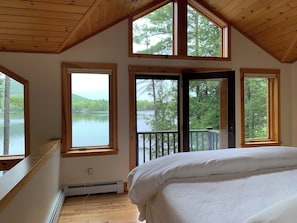 4 bedrooms, desk, WiFi, bed sheets