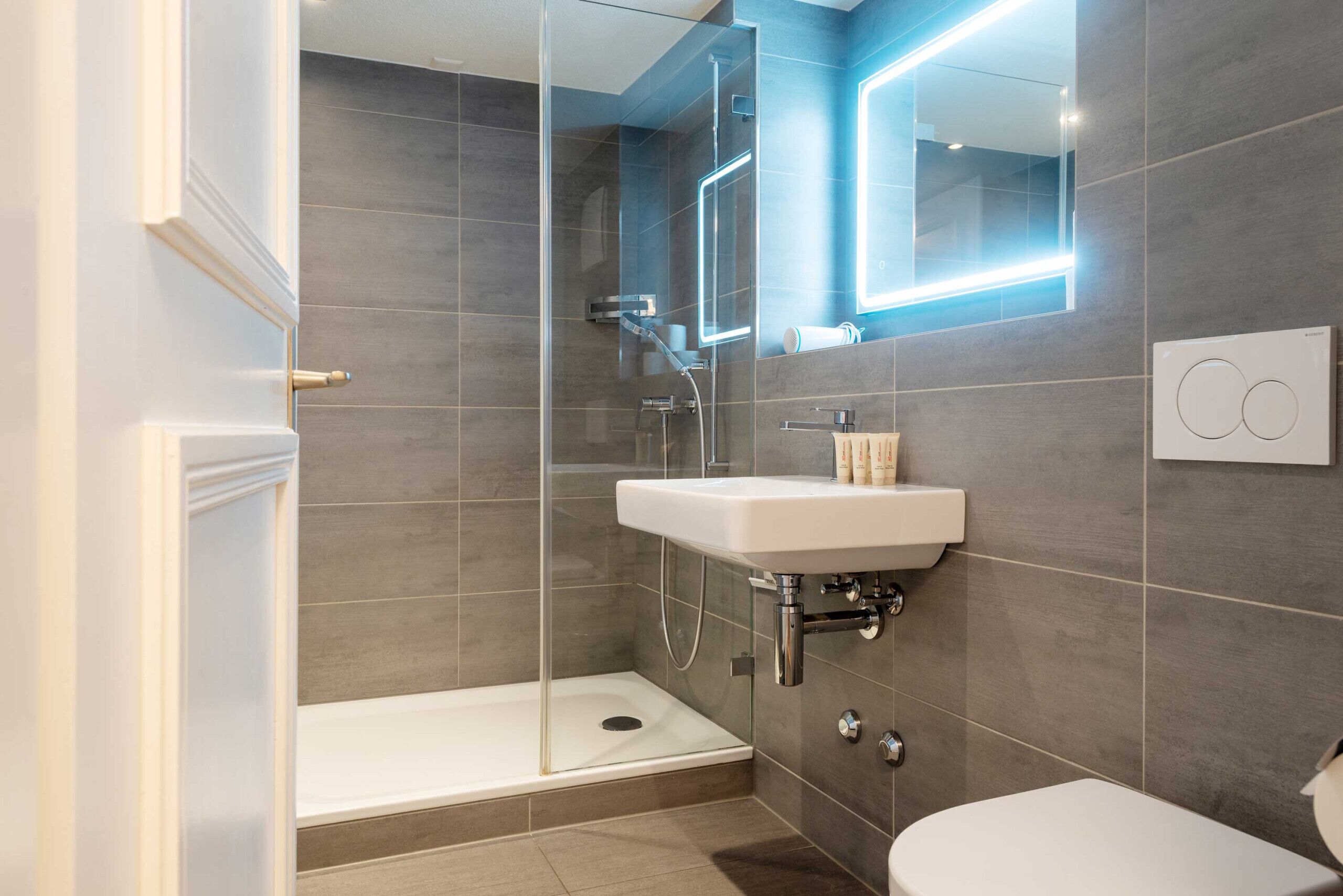 Shower, towels