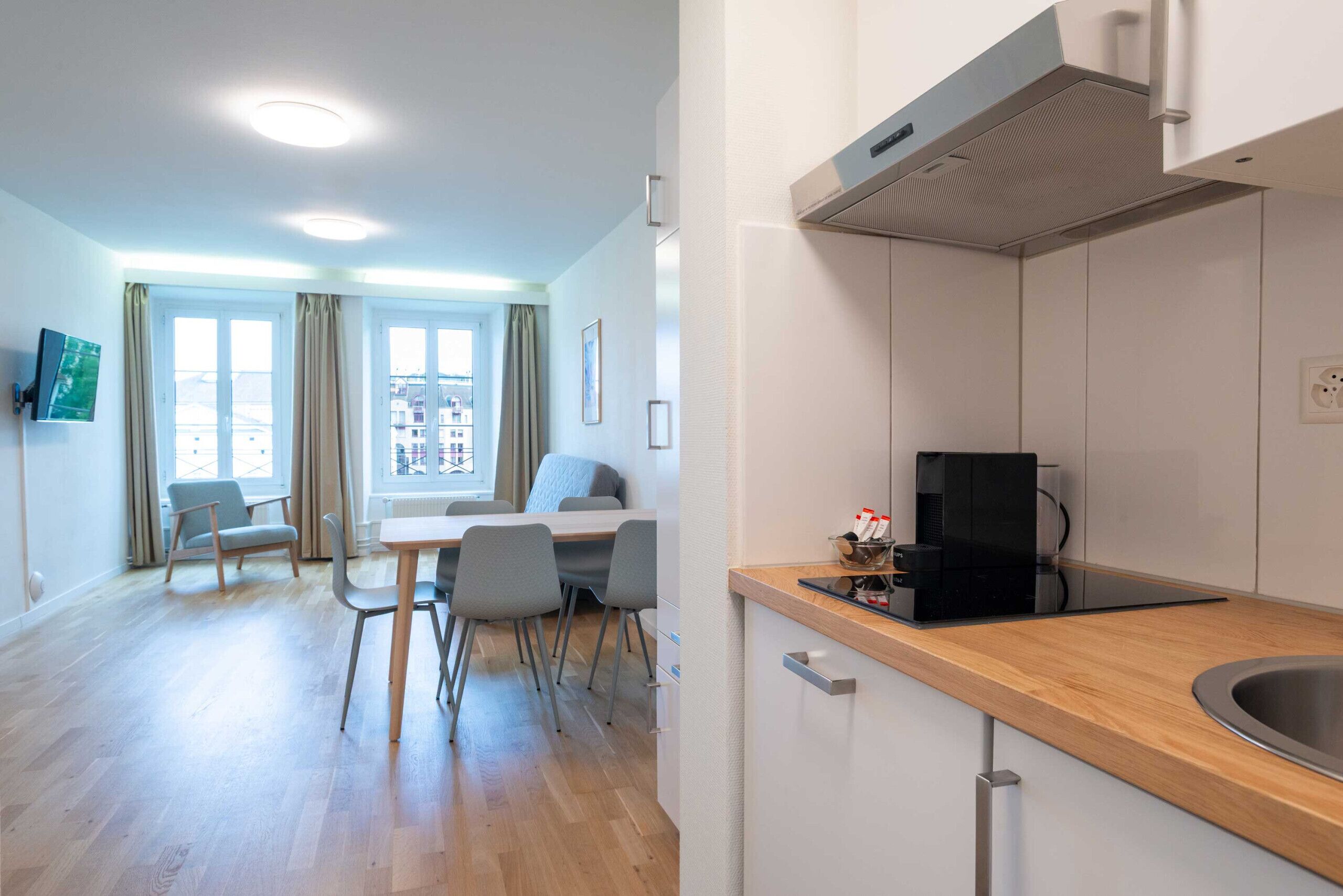 Microwave, dishwasher, coffee/tea maker, electric kettle