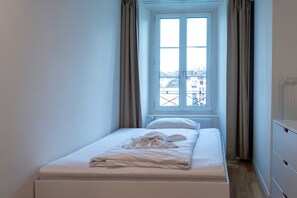 10 habitaciones, cunas y ropa de cama 