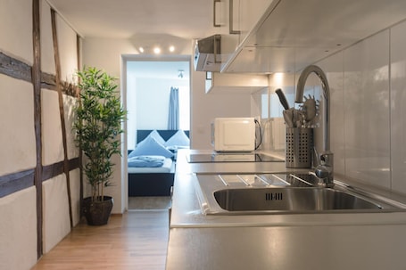 Microwave, dishwasher, coffee/tea maker, electric kettle