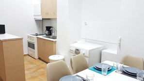Apartment, 3 Bedrooms | Private kitchenette
