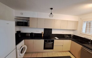 Fridge, coffee/tea maker, toaster