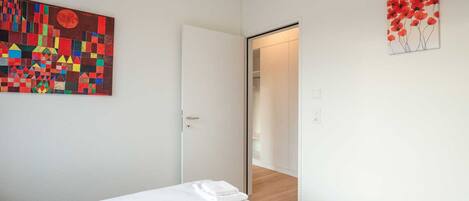 10 bedrooms, bed sheets