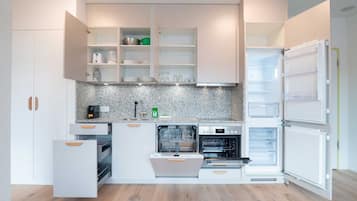 Dishwasher, coffee/tea maker, electric kettle, toaster