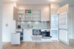 Dishwasher, coffee/tea maker, electric kettle, toaster - Hitrental Letzigrund Apartments (Zürich)